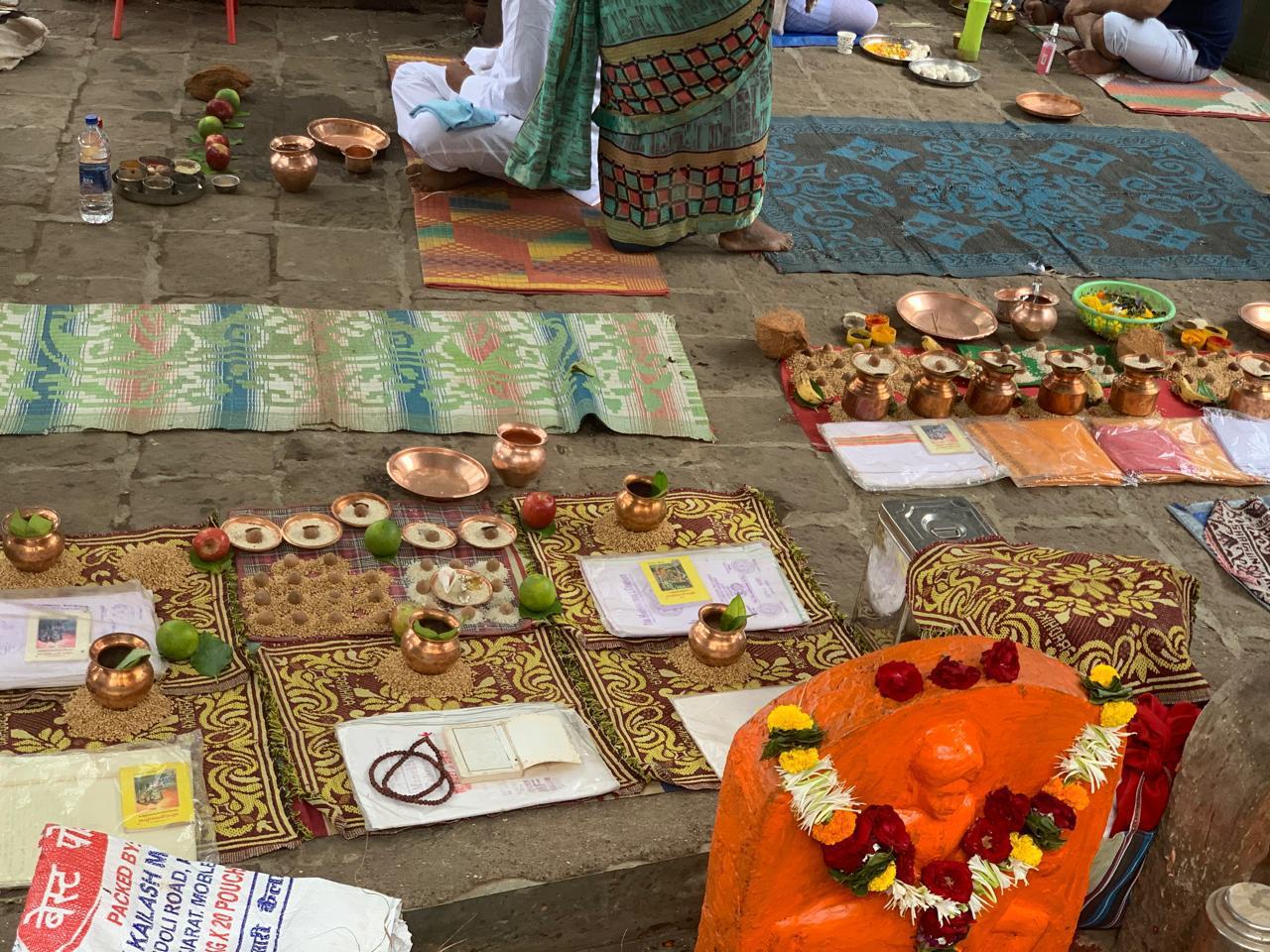 Devotional offerings at Trimbakeshwar Jyotirlinga